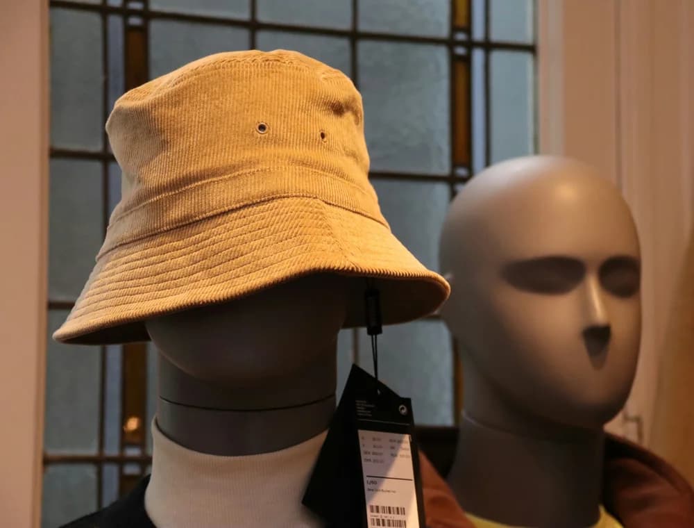 Neutral bucket hat with a full soft brim